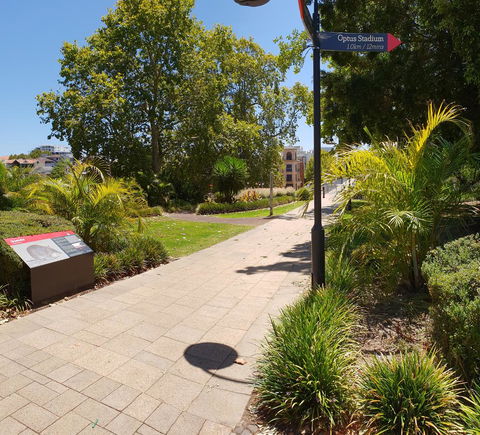 Superb 2 BR East Perth Riverside Apartment Location Comfort And Space 45 - Surfers Paradise Gold Coast 3