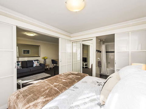 Subiaco Village 28 - Surfers Paradise Gold Coast 9