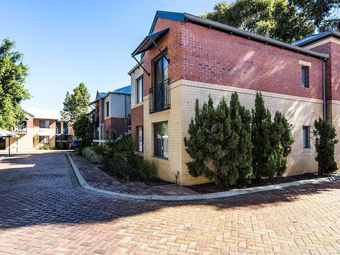 Subiaco Village 28 - Surfers Paradise Gold Coast 24