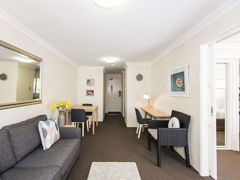 Subiaco Village 28 - Surfers Paradise Gold Coast 3