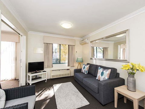 Subiaco Village 28 - Surfers Paradise Gold Coast 2