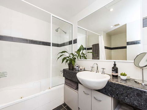 Subiaco Village 28 - Surfers Paradise Gold Coast 11
