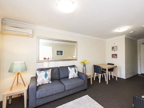 Subiaco Village 28 - Surfers Paradise Gold Coast 5