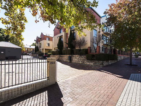 Subiaco Village 28 - Surfers Paradise Gold Coast 22