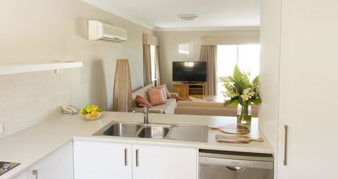 The Marina Hotel - Mindarie - Surfers Paradise Gold Coast 24