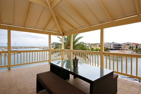 The Marina Hotel - Mindarie - Surfers Paradise Gold Coast 7