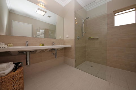 The Marina Hotel - Mindarie - Surfers Paradise Gold Coast 15