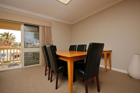 The Marina Hotel - Mindarie - Surfers Paradise Gold Coast 11