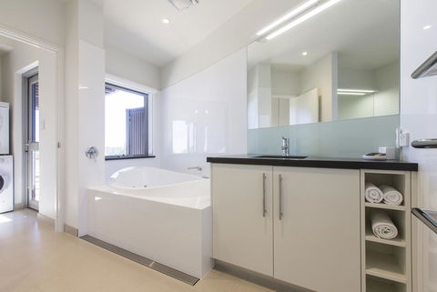 Aquatic Visions - Surfers Paradise Gold Coast 19