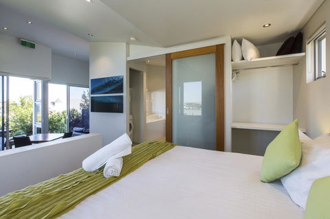 Aquatic Visions - Surfers Paradise Gold Coast 2