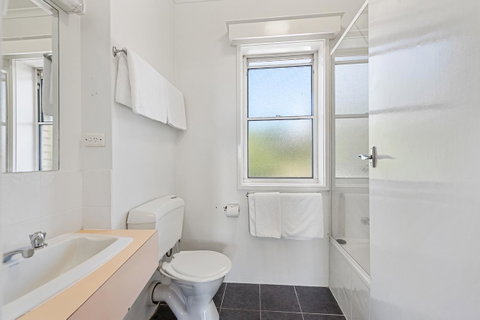 Coach House Launceston - Surfers Paradise Gold Coast 22
