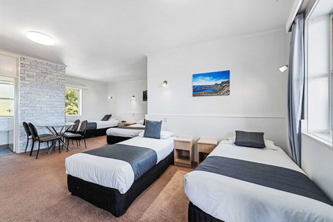 Coach House Launceston - Surfers Paradise Gold Coast 7
