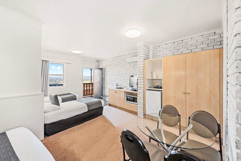 Coach House Launceston - Surfers Paradise Gold Coast 8