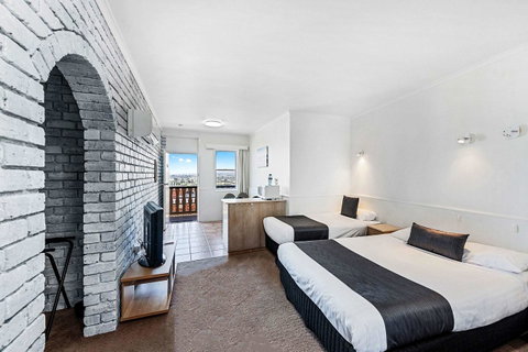 Coach House Launceston - Surfers Paradise Gold Coast 13