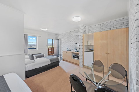 Coach House Launceston - Surfers Paradise Gold Coast 9
