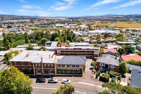 Coach House Launceston - Surfers Paradise Gold Coast 30