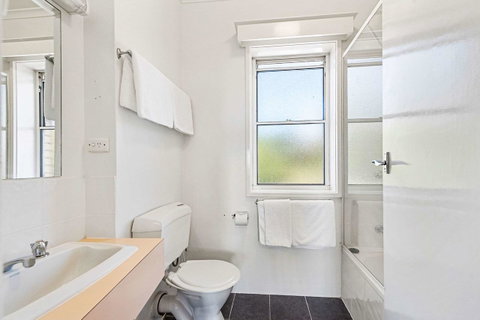 Coach House Launceston - Surfers Paradise Gold Coast 25