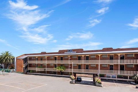 Coach House Launceston - Surfers Paradise Gold Coast 31