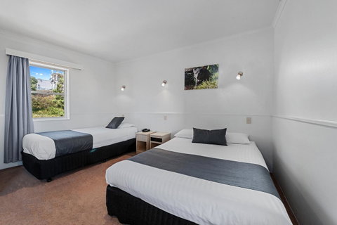 Coach House Launceston - Surfers Paradise Gold Coast 10