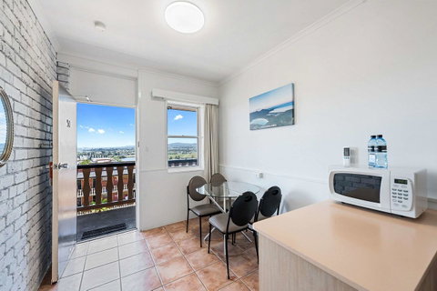 Coach House Launceston - Surfers Paradise Gold Coast 11