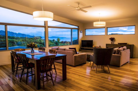 Eagle Peaks At Freycinet - Surfers Paradise Gold Coast 27