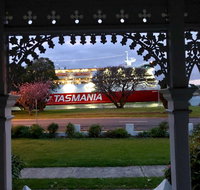 Riverbank villa - 4 bedroom house villa - Surfers Paradise Gold Coast