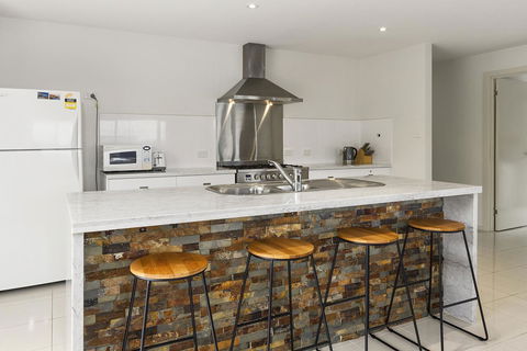 170 Hazards View Drive - Unit 2 - Surfers Paradise Gold Coast 4