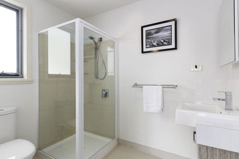170 Hazards View Drive - Unit 2 - Surfers Paradise Gold Coast 9