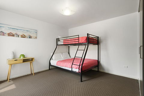 170 Hazards View Drive - Unit 2 - Surfers Paradise Gold Coast 8