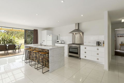 170 Hazards View Drive - Unit 2 - Surfers Paradise Gold Coast 2