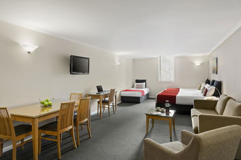 Hobart Waterfront Apartments - Surfers Paradise Gold Coast 3