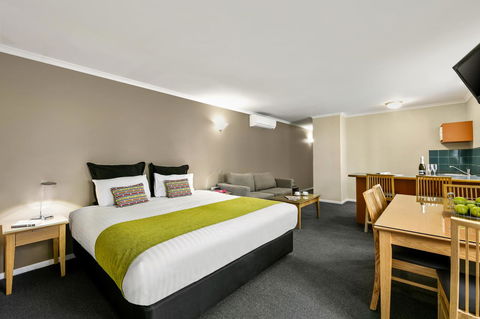 Hobart Waterfront Apartments - Surfers Paradise Gold Coast 2