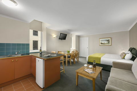 Hobart Waterfront Apartments - Surfers Paradise Gold Coast 1