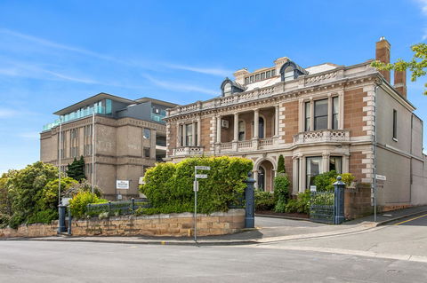 Lenna Of Hobart - Surfers Paradise Gold Coast 7