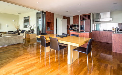 Lenna Of Hobart - Surfers Paradise Gold Coast 40