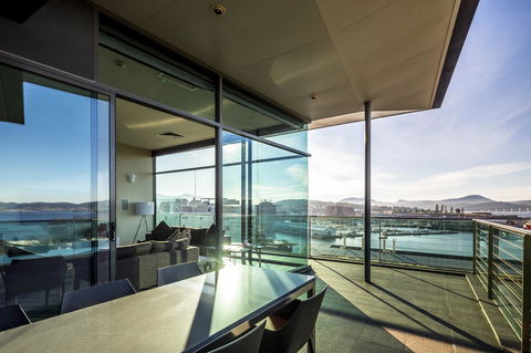 Lenna Of Hobart - Surfers Paradise Gold Coast 32