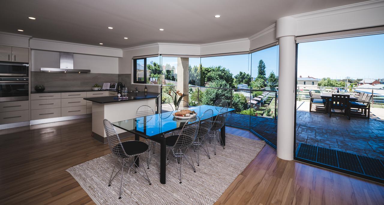 Oakdowns TAS Surfers Paradise Gold Coast