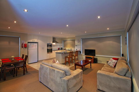 Hobart Villa - Surfers Paradise Gold Coast 2