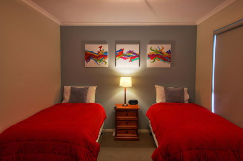 Hobart Villa - Surfers Paradise Gold Coast 8