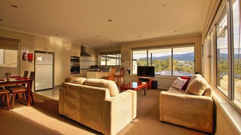 Hobart Villa - Surfers Paradise Gold Coast 1