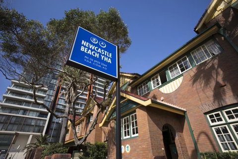 Newcastle Beach YHA - Surfers Paradise Gold Coast 0