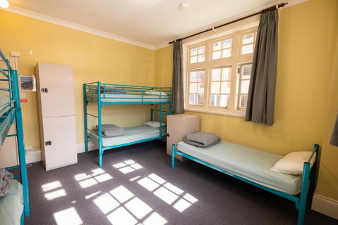 Newcastle Beach YHA - Surfers Paradise Gold Coast 2