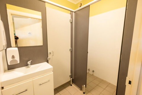 Newcastle Beach YHA - Surfers Paradise Gold Coast 3