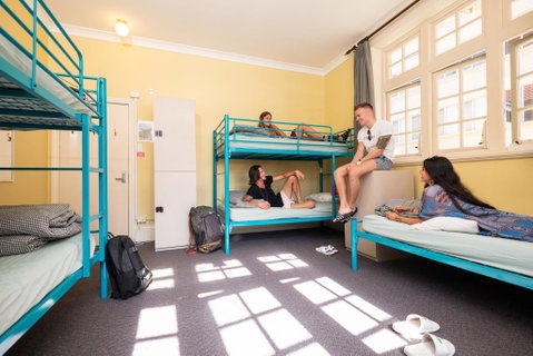 Newcastle Beach YHA - Surfers Paradise Gold Coast 1