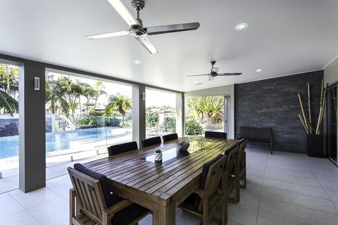 NewPort Dream Quiet Island - No Party - Surfers Paradise Gold Coast 2