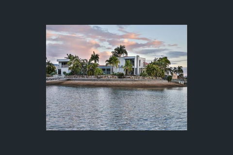 NewPort Dream Quiet Island - No Party - Surfers Paradise Gold Coast 0