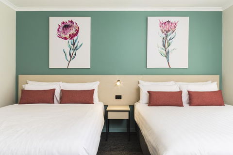 Nightcap At Balaclava Hotel - Surfers Paradise Gold Coast 1