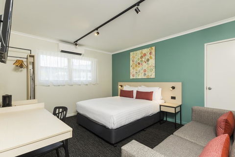 Nightcap At Balaclava Hotel - Surfers Paradise Gold Coast 0