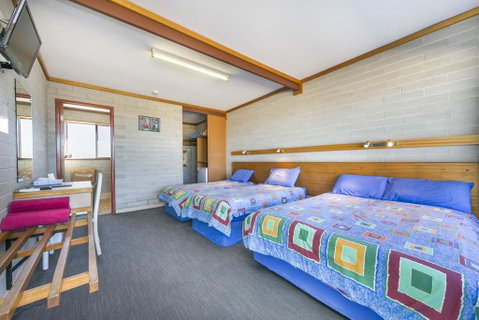 Nullarbor Roadhouse - Surfers Paradise Gold Coast 1