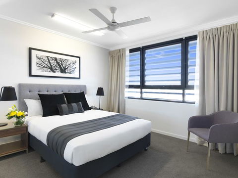 Oaks Mackay Carlyle Suites - Surfers Paradise Gold Coast 1